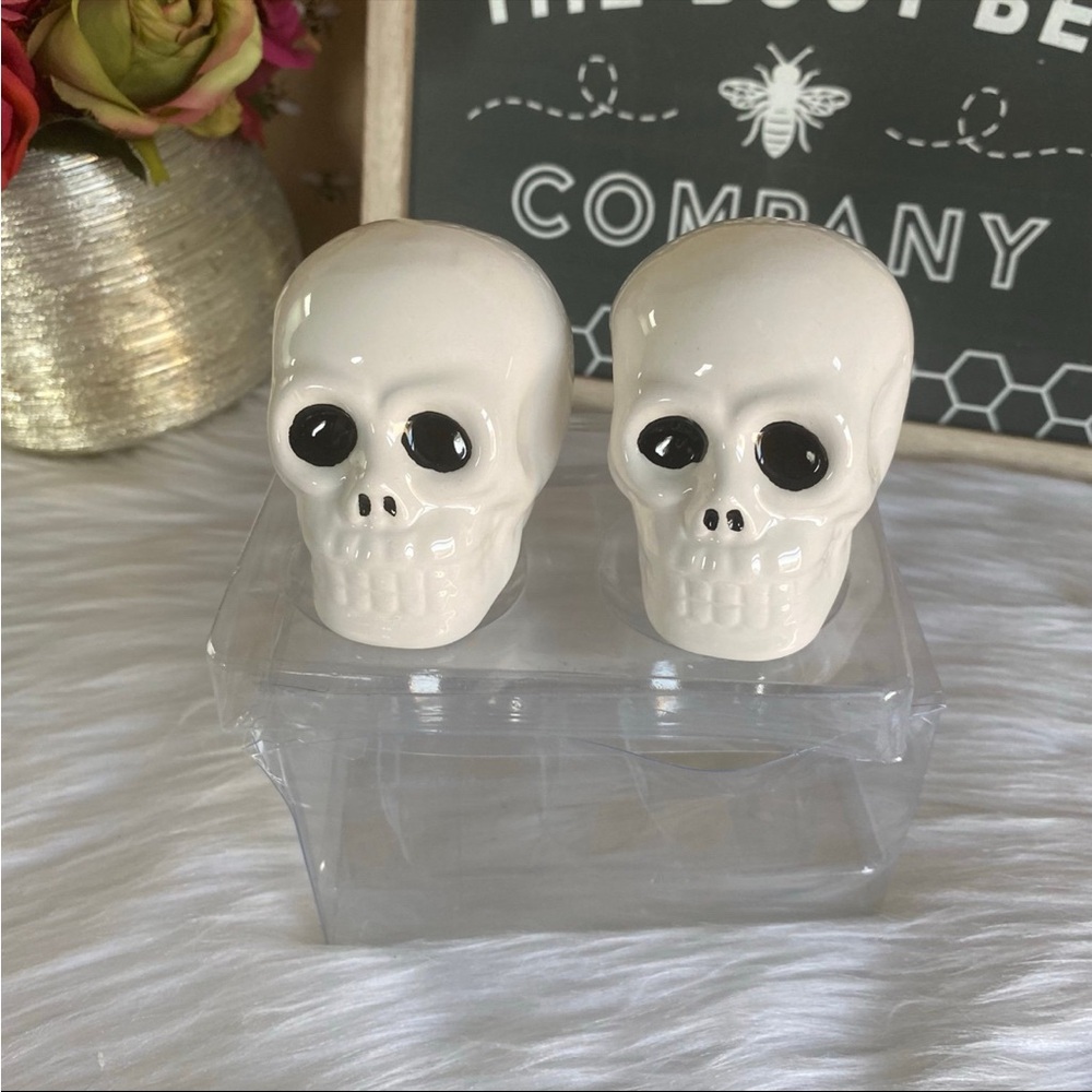 Salt & Pepper Skull Halloween Shakers